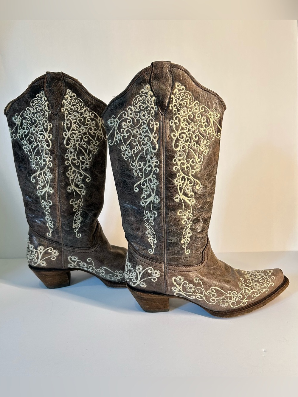 Corral Women's Brown Leather Embroidered Cowboy Boots Snip Toe 
A 1094 Size 7 M